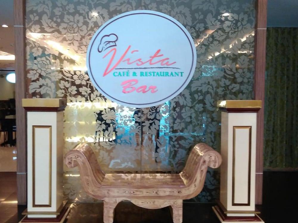 Vista Hotel Cubao Кесон-Сіті Екстер'єр фото