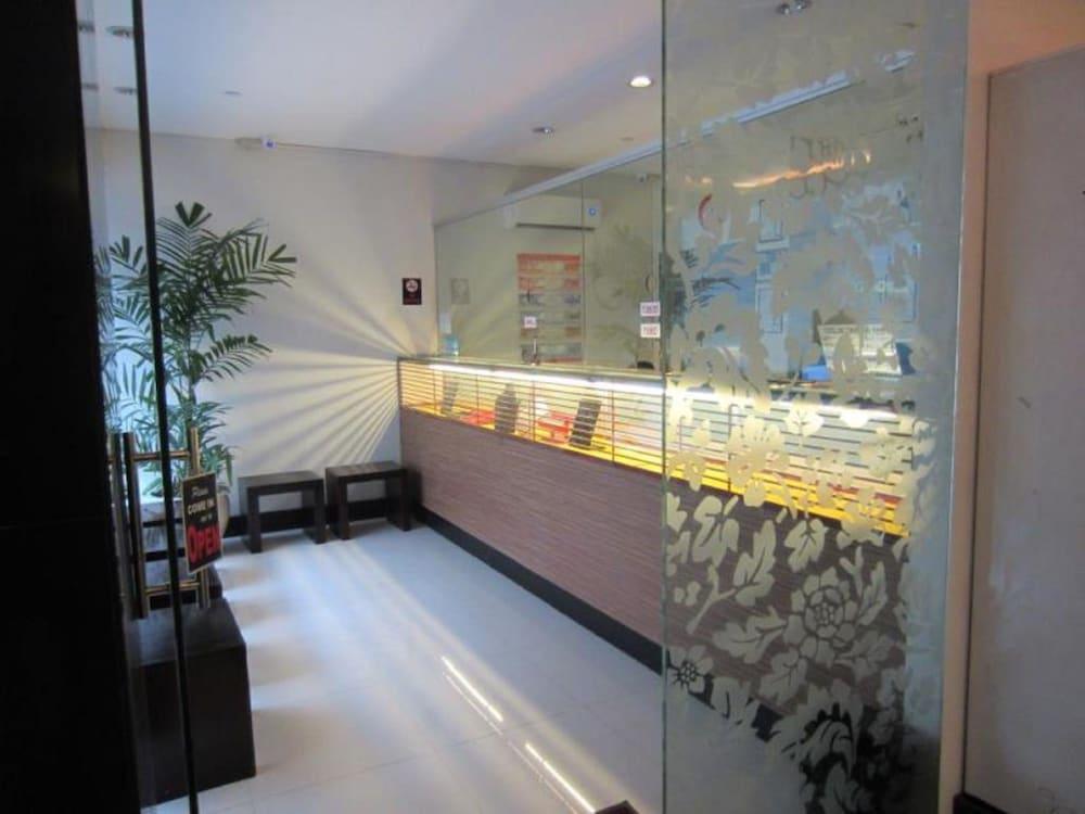 Vista Hotel Cubao Кесон-Сіті Екстер'єр фото