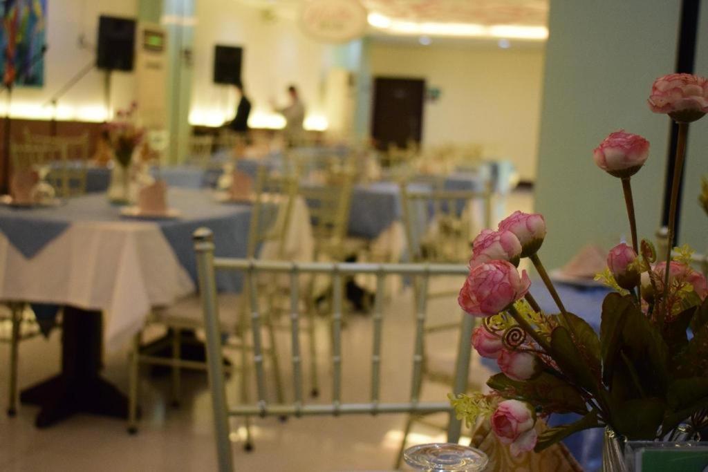 Vista Hotel Cubao Кесон-Сіті Екстер'єр фото