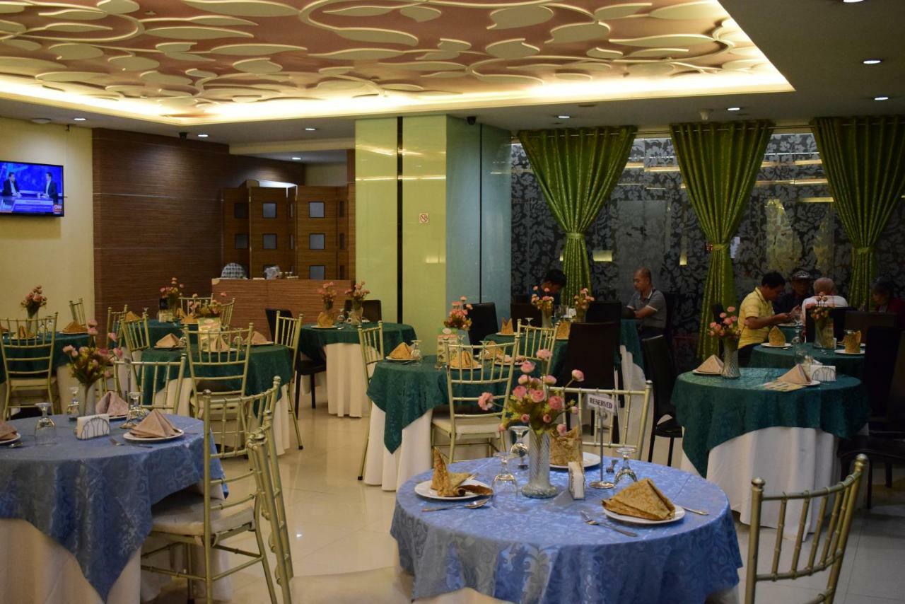 Vista Hotel Cubao Кесон-Сіті Екстер'єр фото