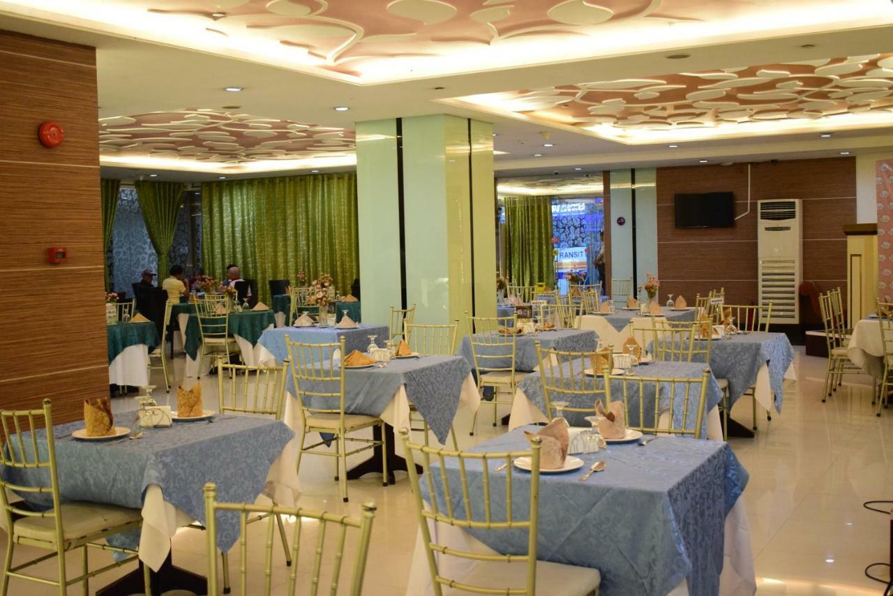 Vista Hotel Cubao Кесон-Сіті Екстер'єр фото